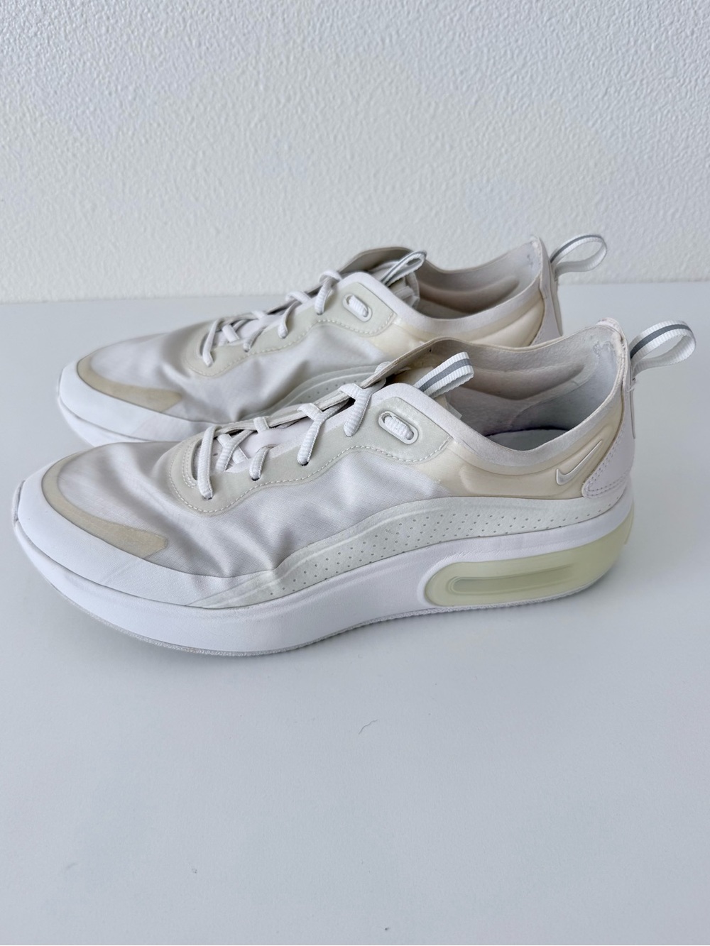 Nike Air Max Dia SE White Metallic Silver Women's Size 11 AR7410-105